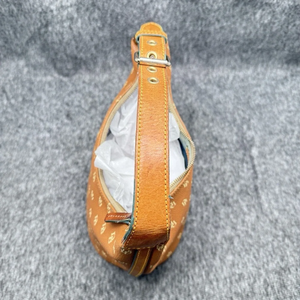 Dooney & Bourke up sale